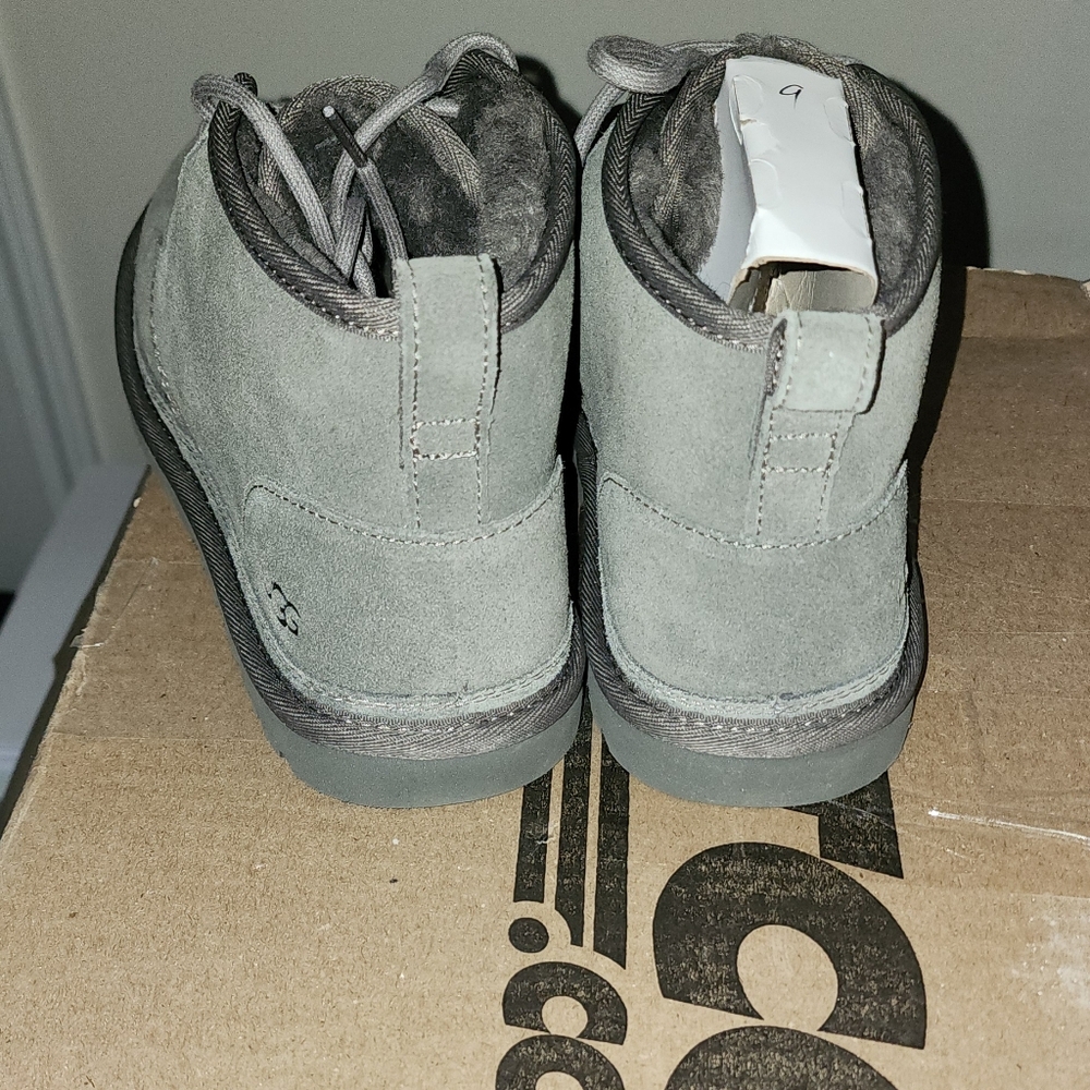 UGG Men's OLIVE Chukka Boots Size 9 USA - Picture 3 of 5